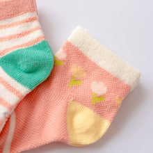 Load image into Gallery viewer, 4 PACK SOCKS

